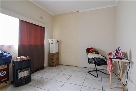 False - House For Sale in Fort Hill, King Williams Town, Eastern Cape - M116536