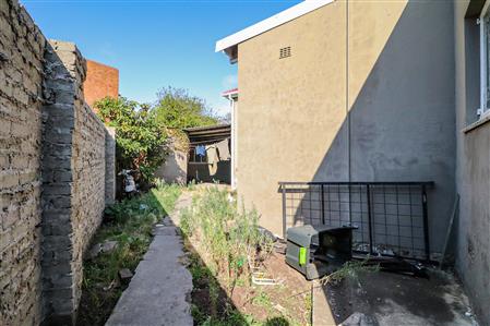 False - Commercial Property For Sale in Belgravia, East London, Eastern Cape - M116577