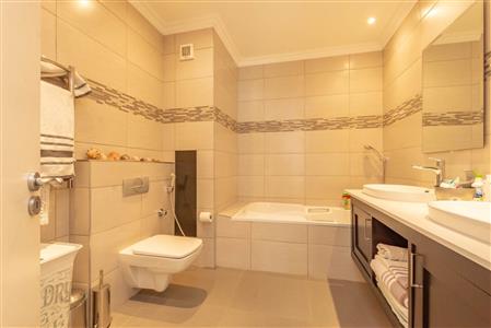 False - Apartment For Sale in Craighall, Johannesburg, Gauteng - M116744