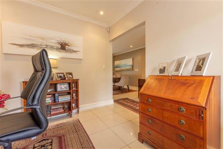 False - Apartment For Sale in Craighall, Johannesburg, Gauteng - M116744