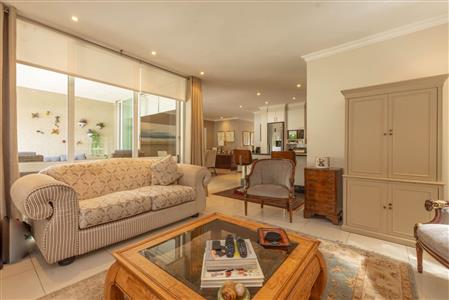 False - Apartment For Sale in Craighall, Johannesburg, Gauteng - M116744