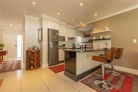 False - Apartment For Sale in Craighall, Johannesburg, Gauteng - M116744