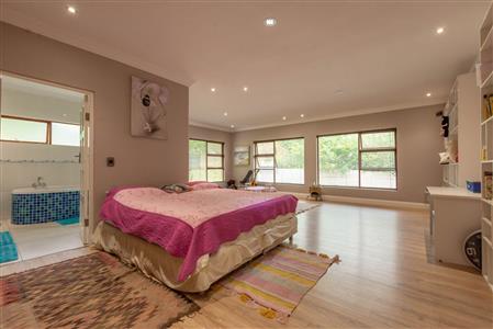 False - House For Sale in Broadacres, Sandton, Gauteng - M117002