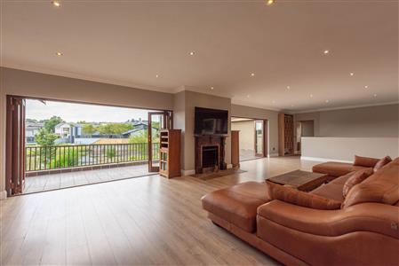 False - House For Sale in Broadacres, Sandton, Gauteng - M117002