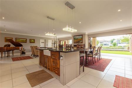 False - House For Sale in Broadacres, Sandton, Gauteng - M117002