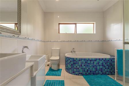 False - House For Sale in Broadacres, Sandton, Gauteng - M117002