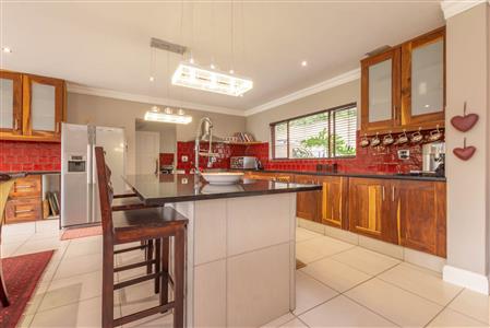 False - House For Sale in Broadacres, Sandton, Gauteng - M117002
