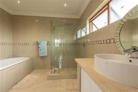 False - House For Sale in Broadacres, Sandton, Gauteng - M117002