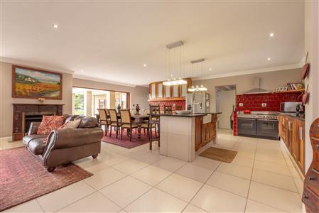 False - House For Sale in Broadacres, Sandton, Gauteng - M117002