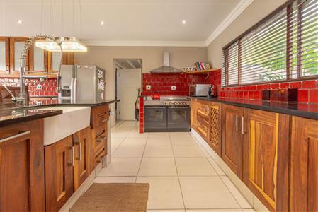 False - House For Sale in Broadacres, Sandton, Gauteng - M117002