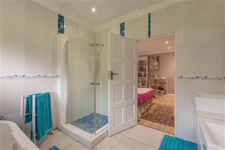 False - House For Sale in Broadacres, Sandton, Gauteng - M117002