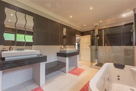 False - House For Sale in Broadacres, Sandton, Gauteng - M117002