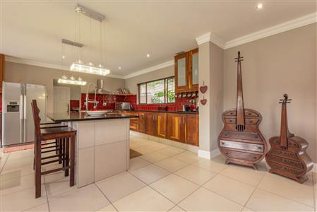 False - House For Sale in Broadacres, Sandton, Gauteng - M117002