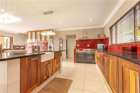 False - House For Sale in Broadacres, Sandton, Gauteng - M117002
