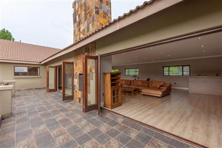False - House For Sale in Broadacres, Sandton, Gauteng - M117002