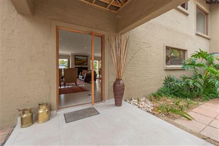 False - House For Sale in Broadacres, Sandton, Gauteng - M117002