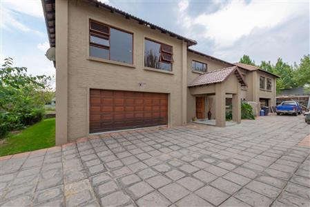 False - House For Sale in Broadacres, Sandton, Gauteng - M117002