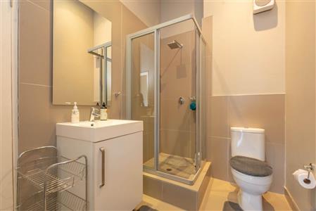 False - Apartment For Sale in Hurlingham, Sandton, Gauteng - M117006