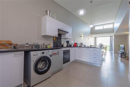 False - Apartment For Sale in Hurlingham, Sandton, Gauteng - M117006