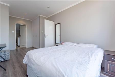 False - Apartment For Sale in Hurlingham, Sandton, Gauteng - M117006