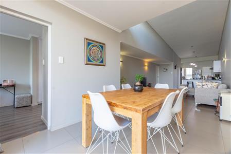 False - Apartment For Sale in Hurlingham, Sandton, Gauteng - M117006