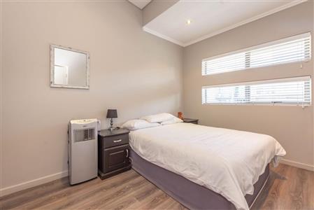 False - Apartment For Sale in Hurlingham, Sandton, Gauteng - M117006