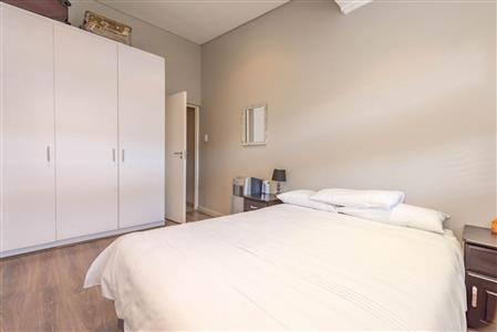 False - Apartment For Sale in Hurlingham, Sandton, Gauteng - M117006