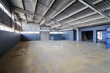 Warehouse For Sale in Eureka, East London, Eastern Cape - M117086