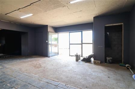 Warehouse For Sale in Eureka, East London, Eastern Cape - M117086