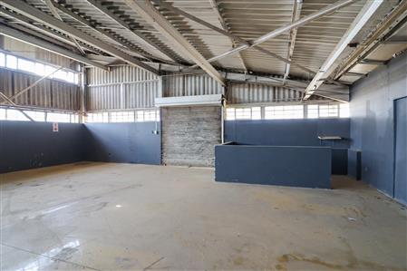 Warehouse For Sale in Eureka, East London, Eastern Cape - M117086