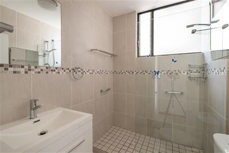 False - Apartment For Sale in Claremont Upper, Cape Town, Western Cape - M117303