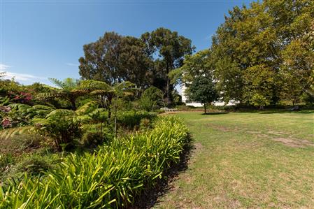 False - Apartment For Sale in Claremont Upper, Cape Town, Western Cape - M117303