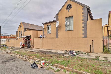 False - House For Sale in East London Central, East London, Eastern Cape - M117372