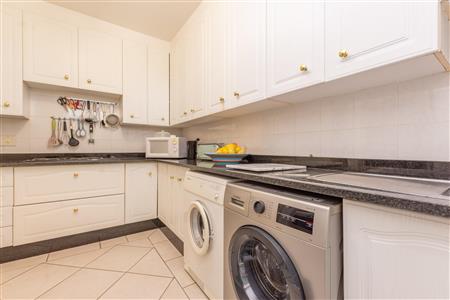 False - Apartment For Sale in Benmore Gardens, Sandton, Gauteng - M117650