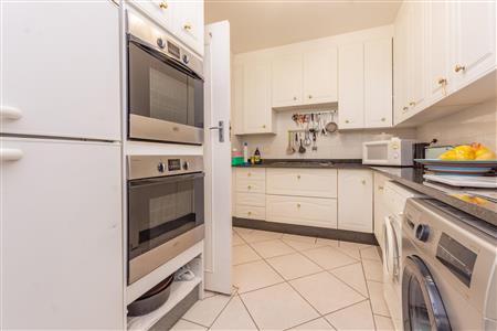 False - Apartment For Sale in Benmore Gardens, Sandton, Gauteng - M117650
