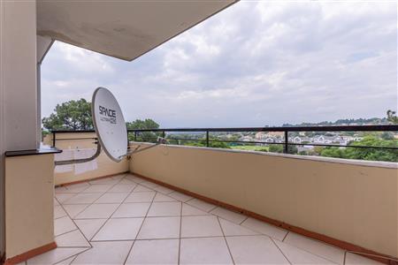 False - Apartment For Sale in Benmore Gardens, Sandton, Gauteng - M117650