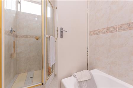 False - Apartment For Sale in Benmore Gardens, Sandton, Gauteng - M117650