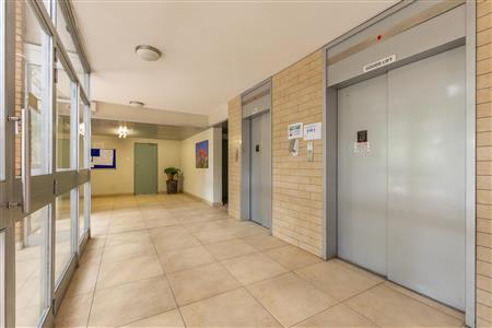 False - Apartment For Sale in Benmore Gardens, Sandton, Gauteng - M117650
