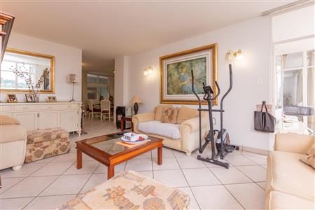 False - Apartment For Sale in Benmore Gardens, Sandton, Gauteng - M117650