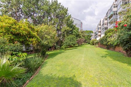 False - Apartment For Sale in Benmore Gardens, Sandton, Gauteng - M117650