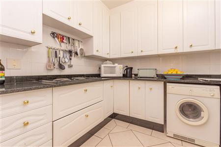 False - Apartment For Sale in Benmore Gardens, Sandton, Gauteng - M117650