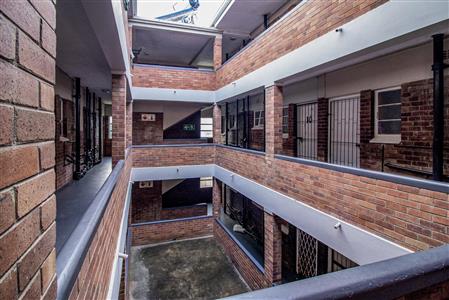 False - Apartment For Sale in Quigney, East London, Eastern Cape - M117857