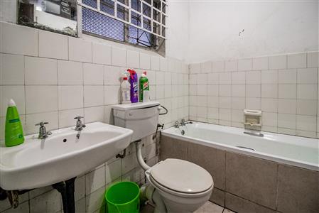False - Apartment For Sale in Quigney, East London, Eastern Cape - M117857