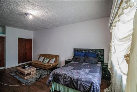 False - Apartment For Sale in Quigney, East London, Eastern Cape - M117857