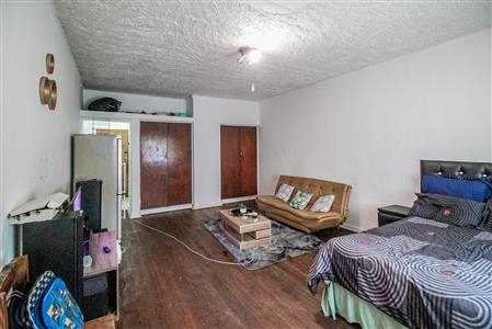 False - Apartment For Sale in Quigney, East London, Eastern Cape - M117857