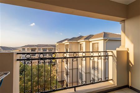 False - Apartment For Sale in Noordwyk, Midrand, Gauteng - M118061