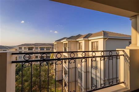 False - Apartment For Sale in Noordwyk, Midrand, Gauteng - M118061