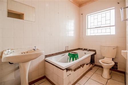 False - Townhouse For Sale in King Williams Town Central, King Williams Town, Eastern Cape - M119116