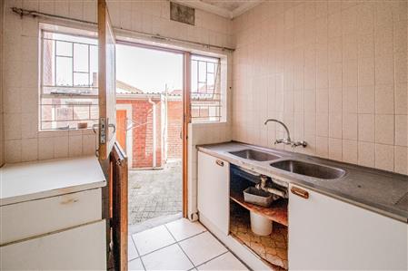 False - Townhouse For Sale in King Williams Town Central, King Williams Town, Eastern Cape - M119116