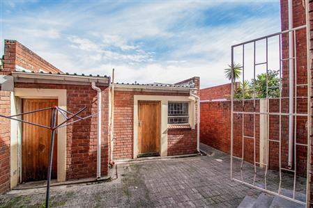 False - Townhouse For Sale in King Williams Town Central, King Williams Town, Eastern Cape - M119116